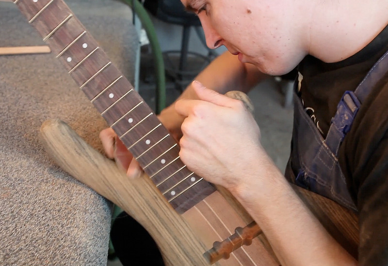 Feinste handgemachte Gitarren und Bässe