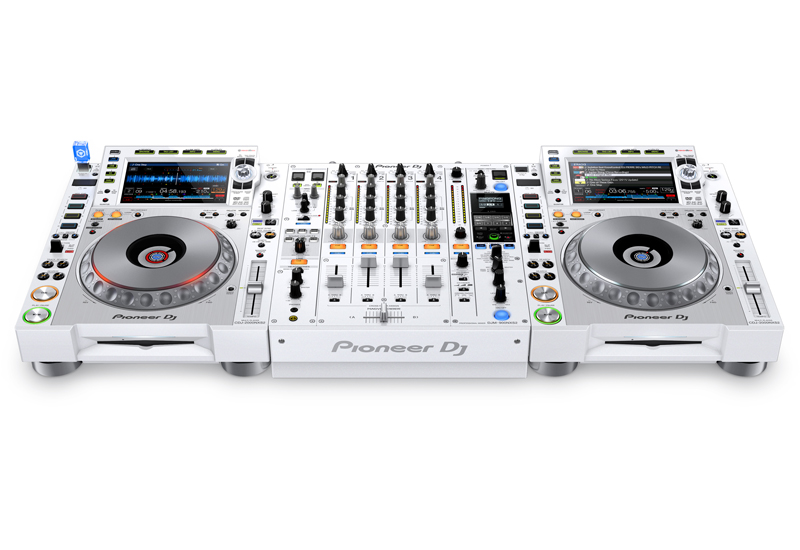 PIONEER DJ präsentiert den CDJ-2000NXS2-W und den DJM-900NXS2-W in einer limitierten White-Edition!